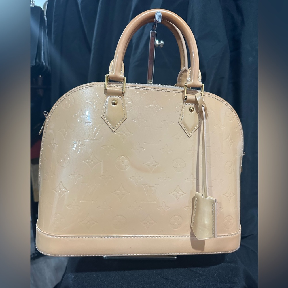 Louis Vuitton Alma Vernis - pre loved 100% authentic